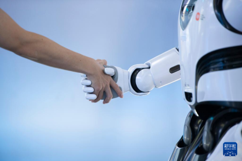 新华全媒头条|提&ldquo;智&rdquo;向新，奔向未来&mdash;&mdash;当前机器人产业观察