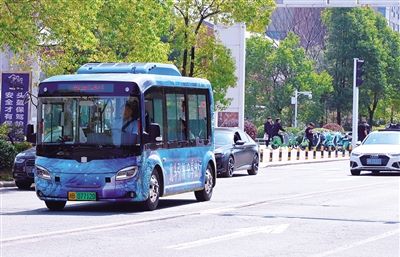 从厘米级定位到信号灯预测 北斗如何重塑全球&ldquo;时空感知&rdquo;